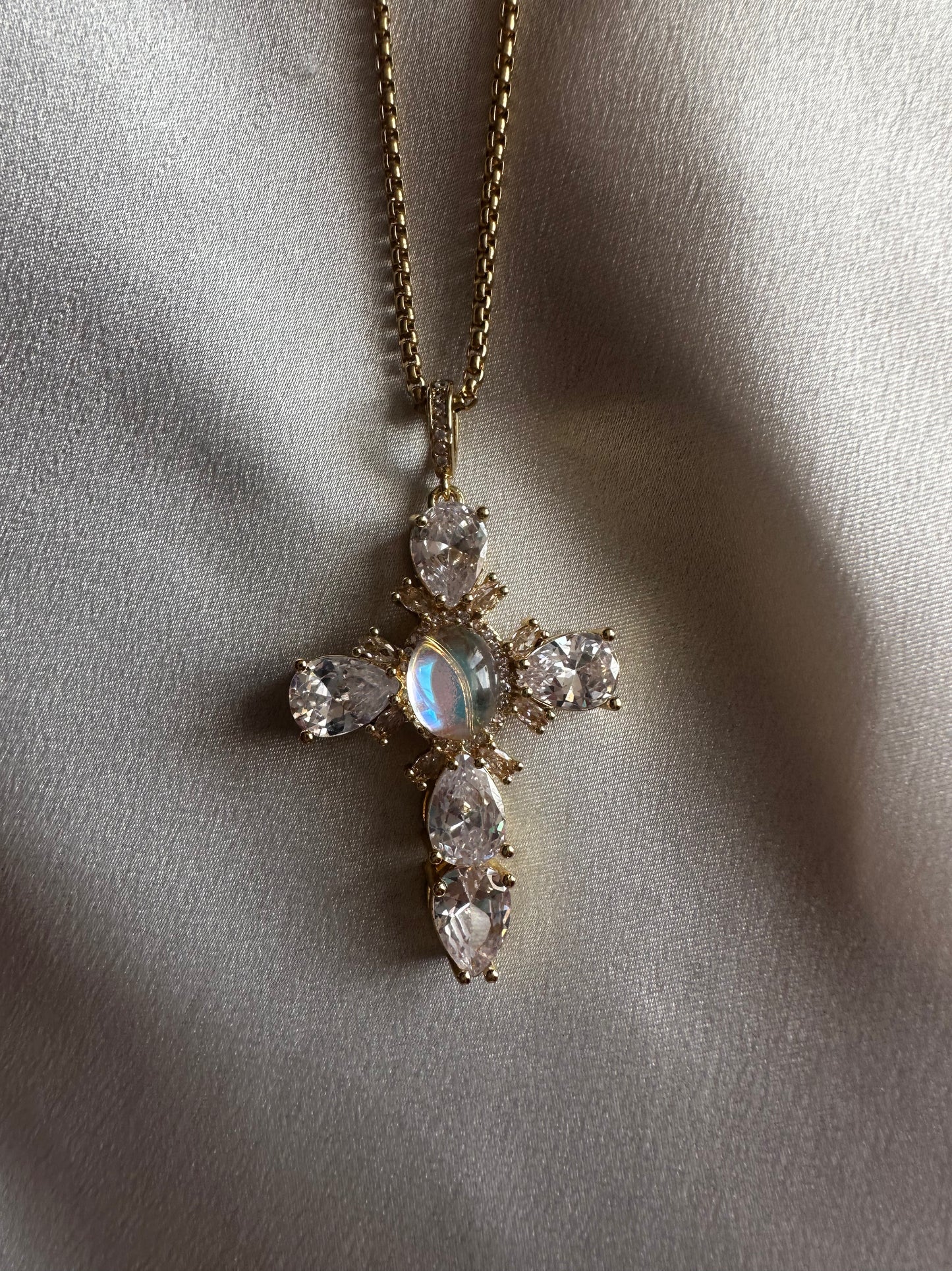 Saturno cross in gold