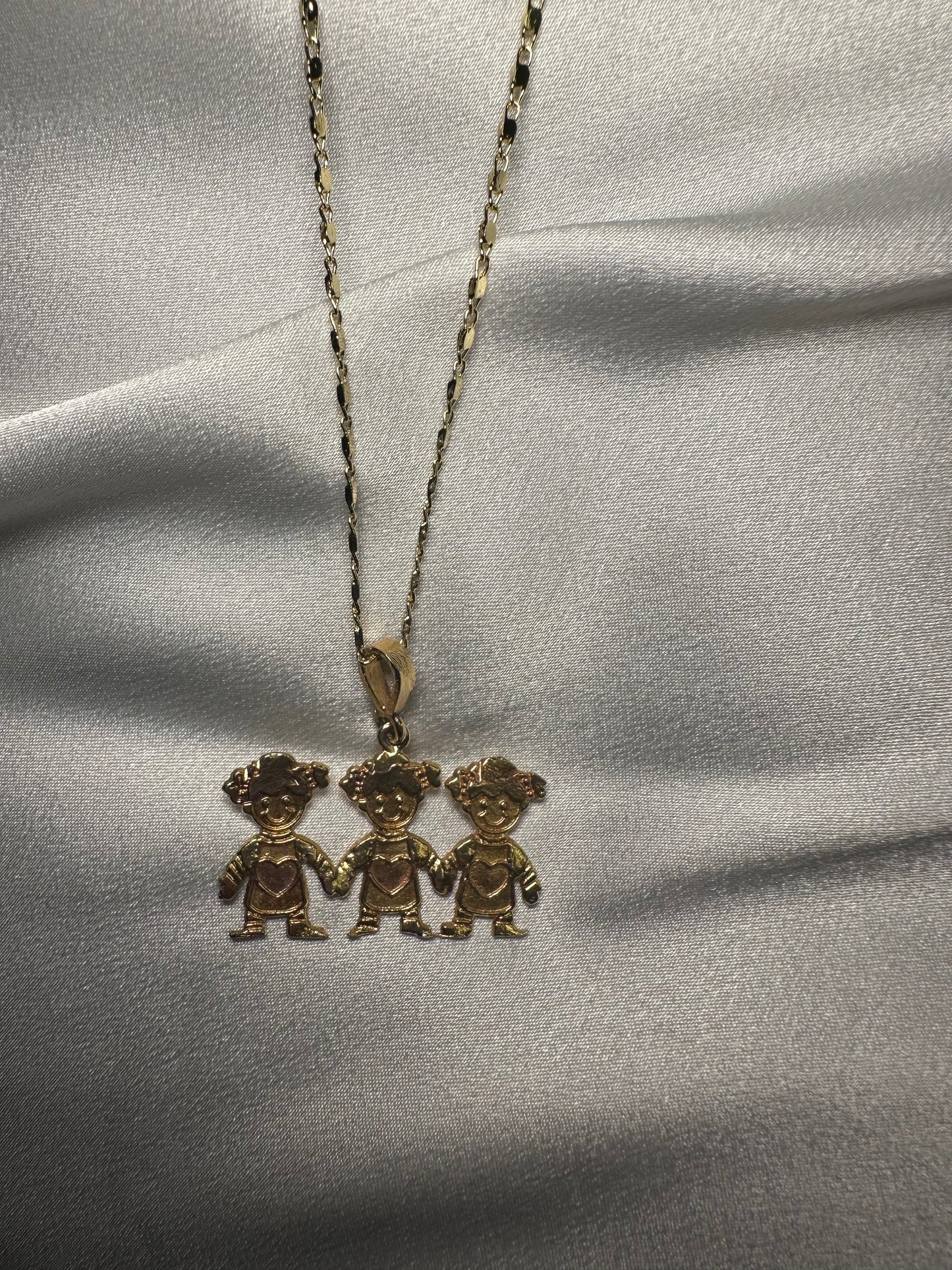 Las 3 Ninas necklace