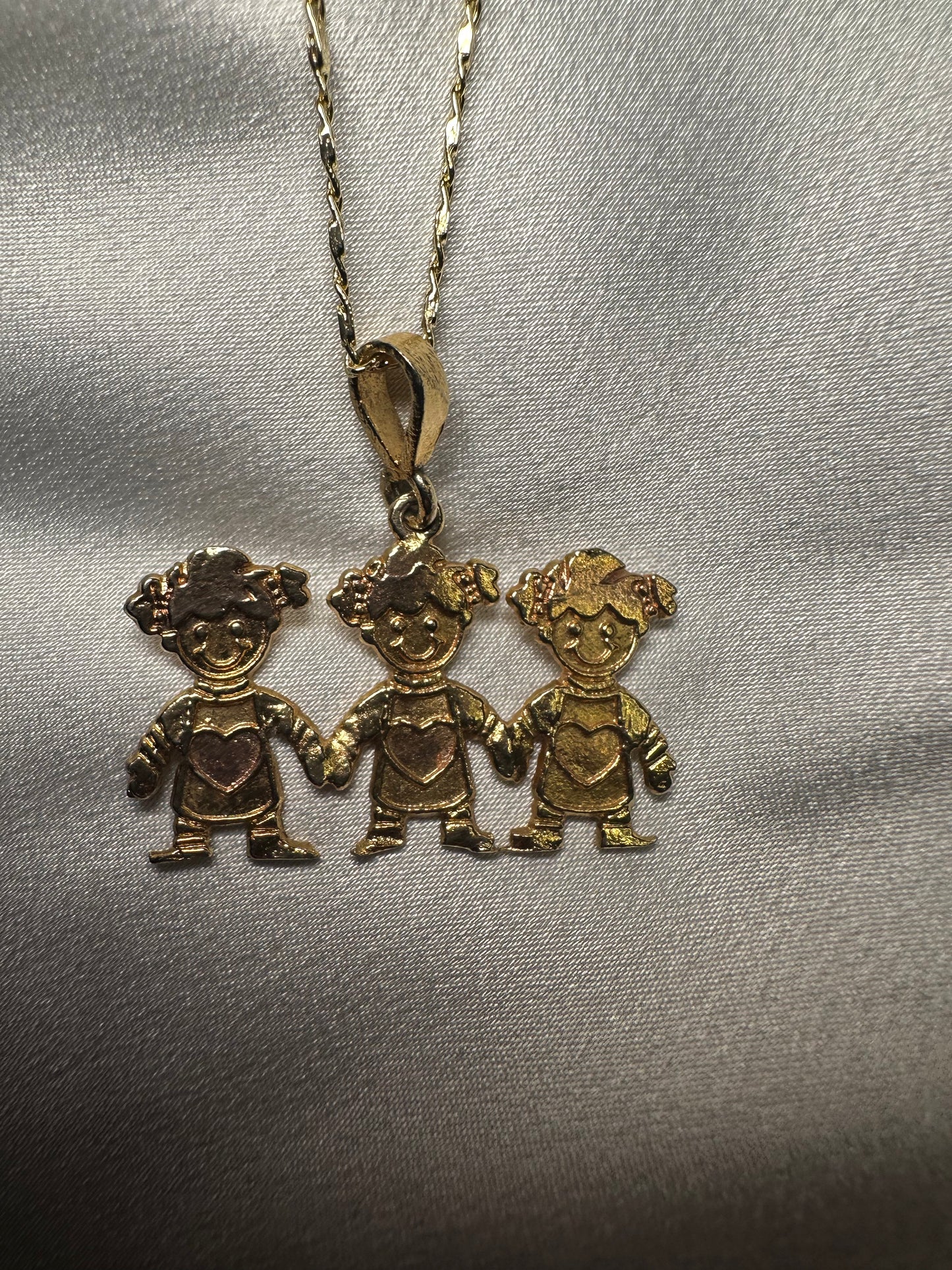 Las 3 Ninas necklace