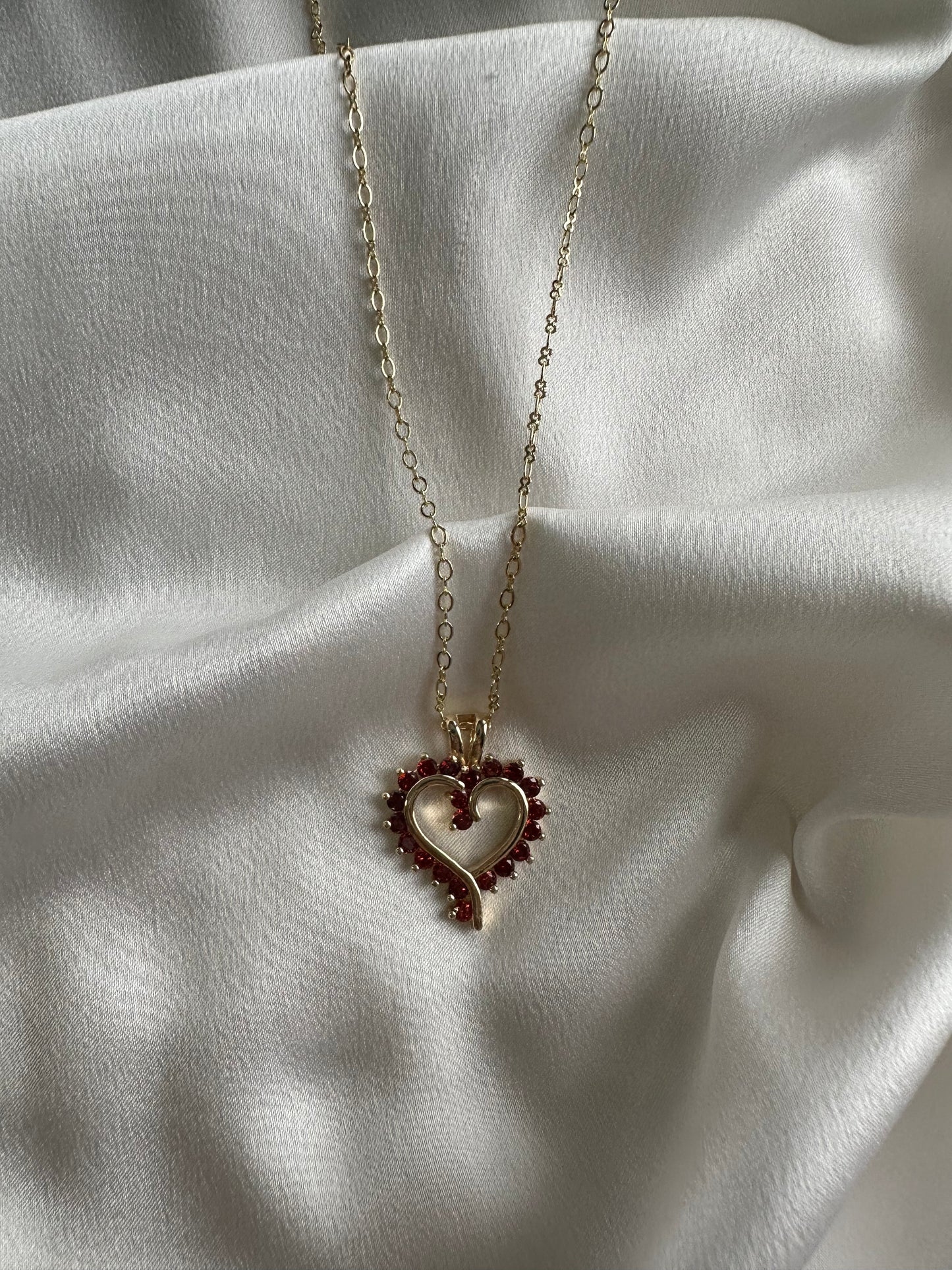 Red encantadora heart necklace